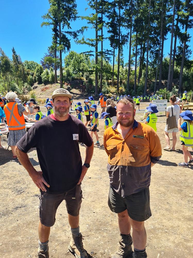 Cam Bissett from Dirt Trailbuilding and Simon Driscoll from Coalgate Earthworks (Large)
